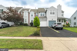 92 Kirkwood Dr, Newtown, PA 18940 - Photo 1