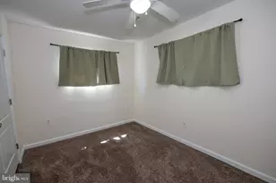 31 Roundwood Ln, Levittown, PA 19055 - Photo 19