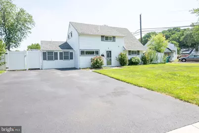 31 Roundwood Lane, Levittown, PA 19055 - Photo 3