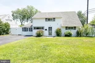 31 Roundwood Ln, Levittown, PA 19055 - Photo 1