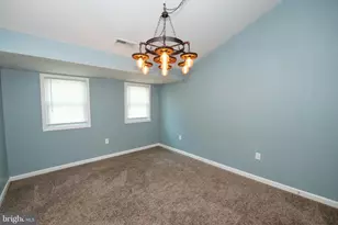 31 Roundwood Ln, Levittown, PA 19055 - Photo 17