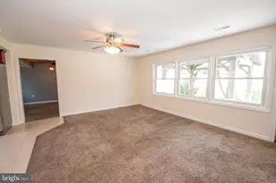 31 Roundwood Ln, Levittown, PA 19055 - Photo 11