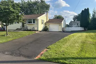31 Mapleview Dr, Feasterville-Trevose, PA 19053 - Photo 1