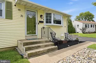 31 Mapleview Dr, Feasterville-Trevose, PA 19053 - Photo 3