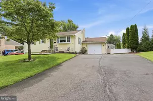 31 Mapleview Dr, Feasterville-Trevose, PA 19053 - Photo 1
