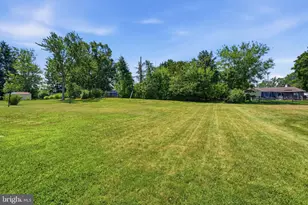 686 Cheryl Dr, Warminster, PA 18974 - Photo 31