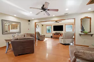 31 Narcissus Ln, Levittown, PA 19054 - Photo 9