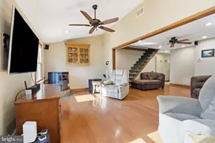 31 Narcissus Ln, Levittown, PA 19054 - Photo 7