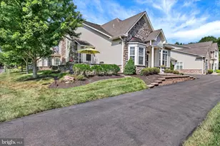 216 Willow Dr, Newtown, PA 18940 - Photo 3