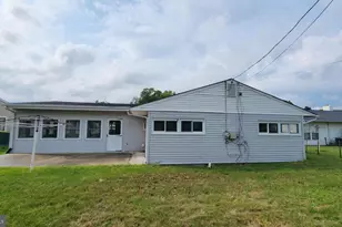 34 Thaliabush Ln, Levittown, PA 19054 - Photo 3