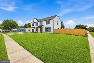 2 Schoolhouse Ln, Levittown, PA 19055 - Photo 3