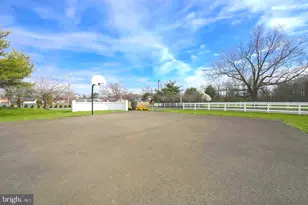 92 Catherine Ct, Levittown, PA 19057 - Photo 27