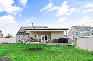 16 Canoebirch Rd, Levittown, PA 19057 - Photo 33