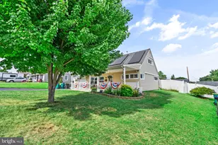 16 Canoebirch Rd, Levittown, PA 19057 - Photo 3