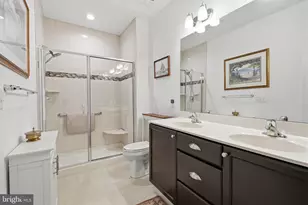 240 E Mission Ln Ln E, Levittown, PA 19054 - Photo 17