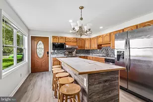 70 Village Ln, Levittown, PA 19054 - Photo 11