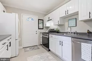 584 Wilk Dr, Morrisville, PA 19067 - Photo 3