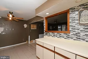 38 Candle Rd, Levittown, PA 19057 - Photo 13