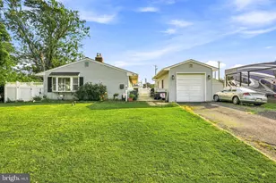 6 Idlewild Rd, Levittown, PA 19057 - Photo 5