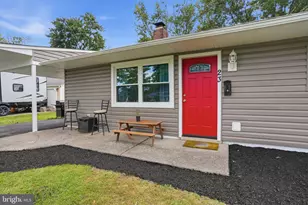 23 Boston Ivy Rd, Levittown, PA 19057 - Photo 3
