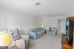 10 New Pond Ln, Levittown, PA 19054 - Photo 17