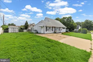 10 New Pond Ln, Levittown, PA 19054 - Photo 3