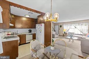 10 New Pond Ln, Levittown, PA 19054 - Photo 11