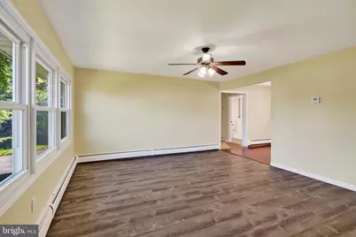 19 Vicar Lane, Levittown, PA 19054 - Photo 5