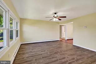 19 Vicar Ln, Levittown, PA 19054 - Photo 5