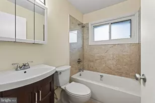19 Vicar Ln, Levittown, PA 19054 - Photo 21