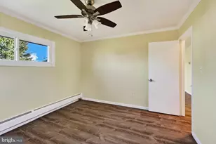 19 Vicar Ln, Levittown, PA 19054 - Photo 25