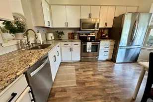 325 Wayne Ct, Holland, PA 18966 - Photo 3