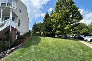 28 Cottonwood Dr, Southampton, PA 18966 - Photo 3