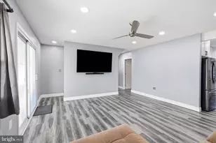 11 Grasspond Rd, Levittown, PA 19057 - Photo 9