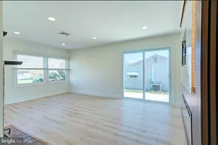49 Mistletoe Ln, Levittown, PA 19054 - Photo 9