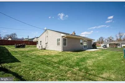 49 Mistletoe Lane, Levittown, PA 19054 - Photo 17