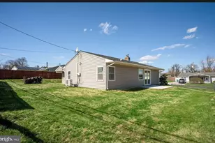49 Mistletoe Ln, Levittown, PA 19054 - Photo 17