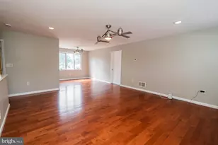142 Elderberry Dr, Levittown, PA 19054 - Photo 33