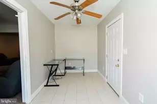 142 Elderberry Dr, Levittown, PA 19054 - Photo 21