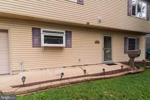 142 Elderberry Dr, Levittown, PA 19054 - Photo 3