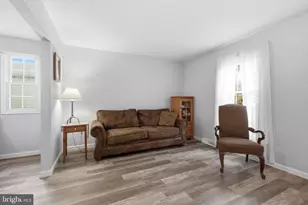 325 Cedar St, Warminster, PA 18974 - Photo 7
