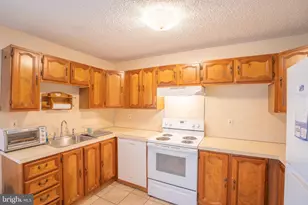 32 Young Birch Rd, Levittown, PA 19057 - Photo 11
