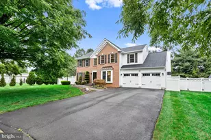 194 Hyacinth Dr S, Yardley, PA 19067 - Photo 1