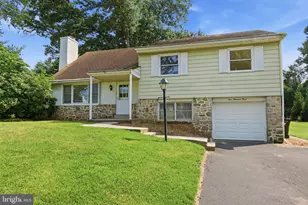 403 Merion Dr, Newtown, PA 18940 - Photo 3