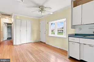 45 Lavender Ln, Levittown, PA 19054 - Photo 7