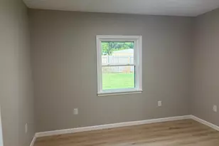 34 Mistletoe Ln, Levittown, PA 19054 - Photo 13