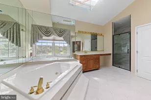 2025 Beacon Hill Dr, Newtown, PA 18940 - Photo 25