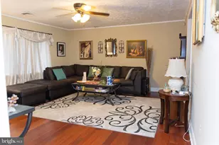 26 Plumtree Rd, Levittown, PA 19056 - Photo 7