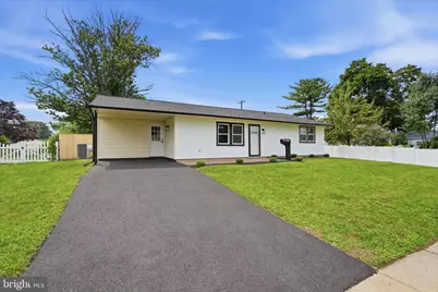 27 Lakeside Drive #W, Levittown, PA 19054 - Photo 3