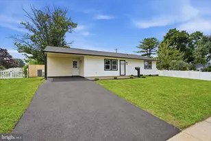 27 Lakeside Dr, Levittown, PA 19054 - Photo 3
